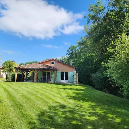 In With Golf & Pool Access Nyaraló