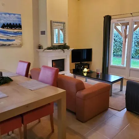 Nyaraló In With Golf & Pool Access