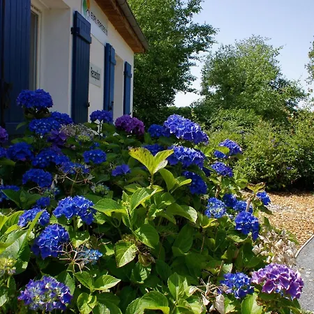 In With Golf & Pool Access Nyaraló *