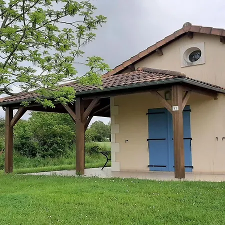 In With Golf & Pool Access Nyaraló