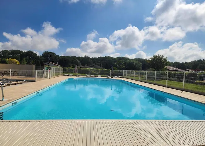 In With Golf & Pool Access Сasa de vacaciones Les Forges (Deux-Sevres)