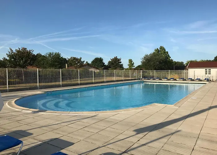 In With Golf & Pool Access Сasa de vacaciones Les Forges (Deux-Sevres)